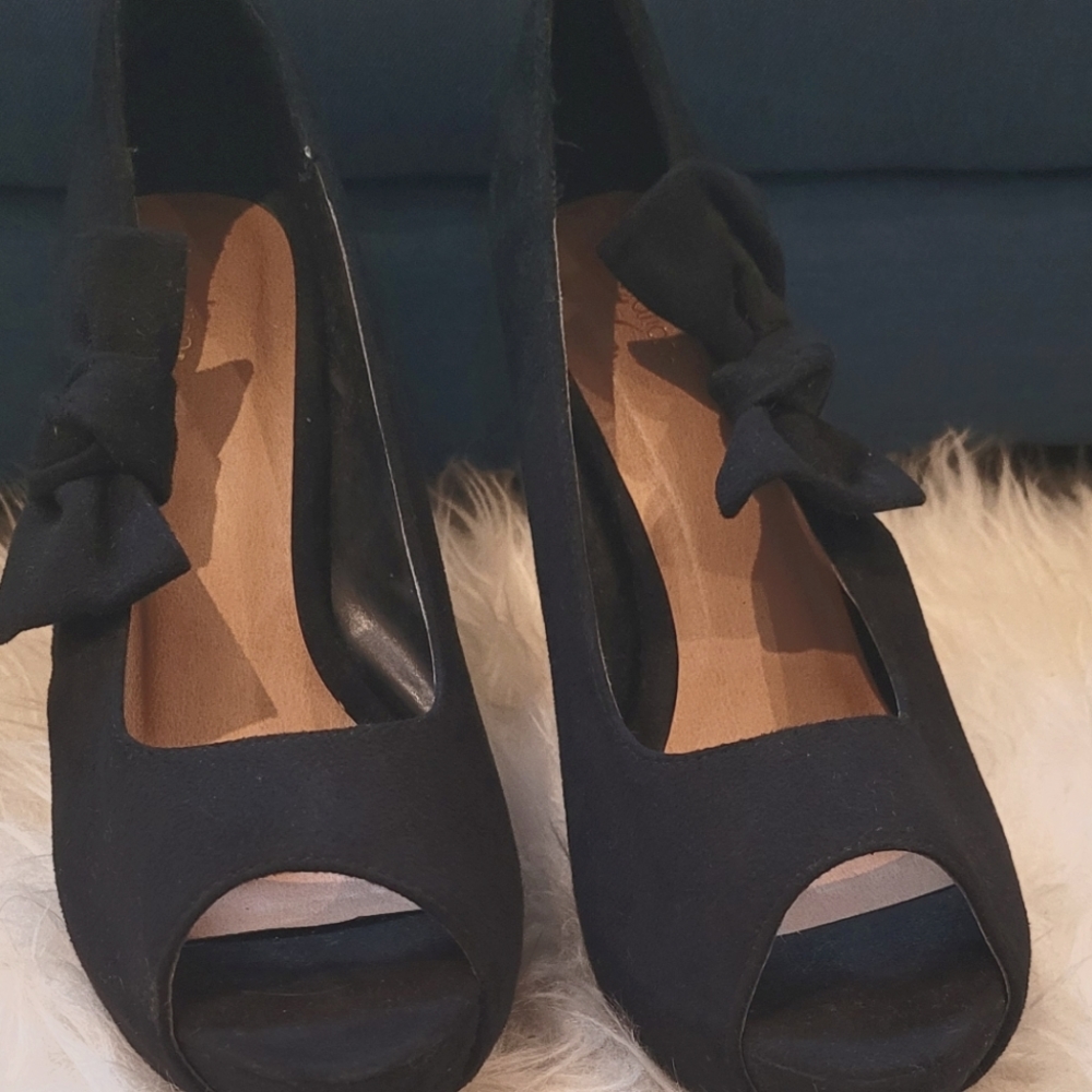 Xhilaration Black D'orsay inspired peep toe faux suede heels size 9.5